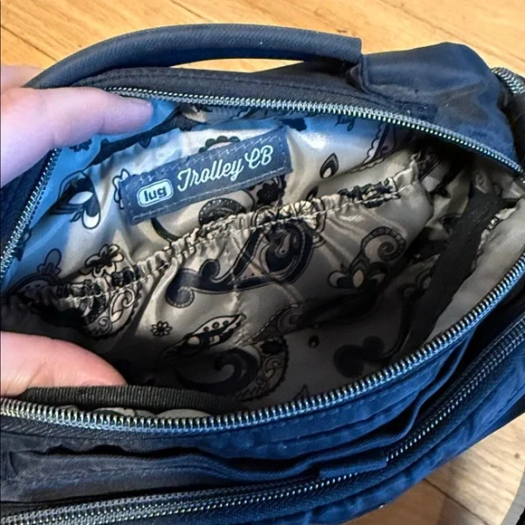 Lug Trolly Crossbody in black, like new - Picture 6 of 11